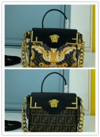 Picture of Versace Lady Handbags _SKUfw119444443fw